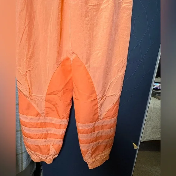 Women’s Adidas Orginals Large Logo track pants - Picture 2 of 8